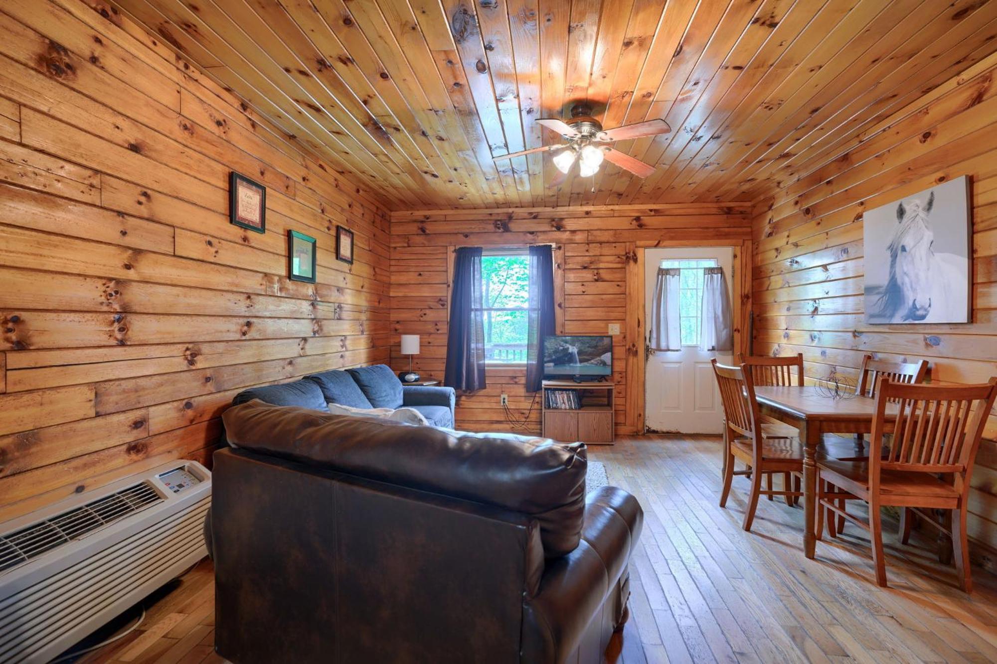 Blue Rose Cabins - Pine Ridge Cabin Logan Extérieur photo