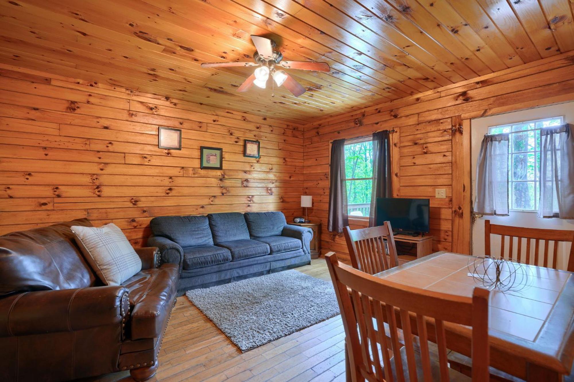 Blue Rose Cabins - Pine Ridge Cabin Logan Extérieur photo