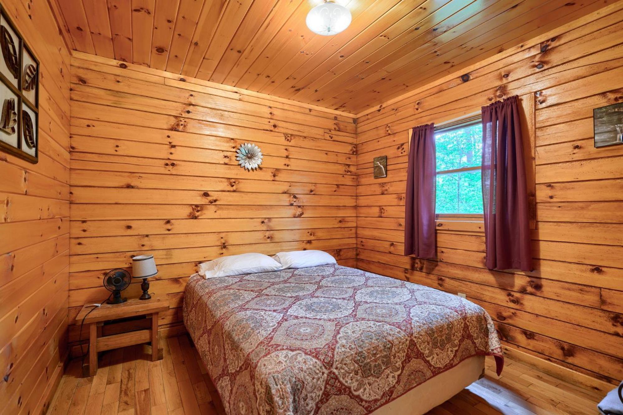 Blue Rose Cabins - Pine Ridge Cabin Logan Extérieur photo